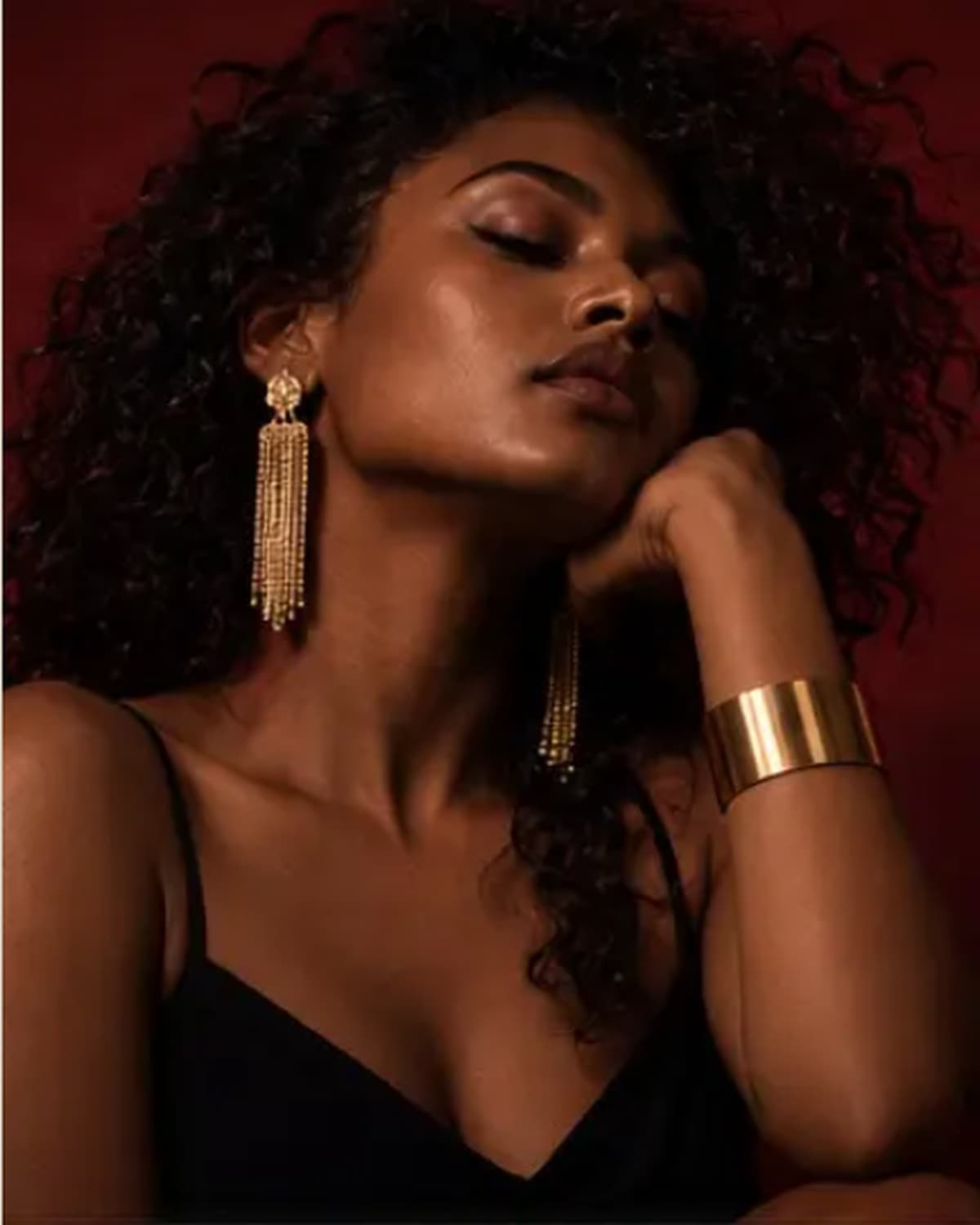 Gold link chain bracelet, worn on the wrist